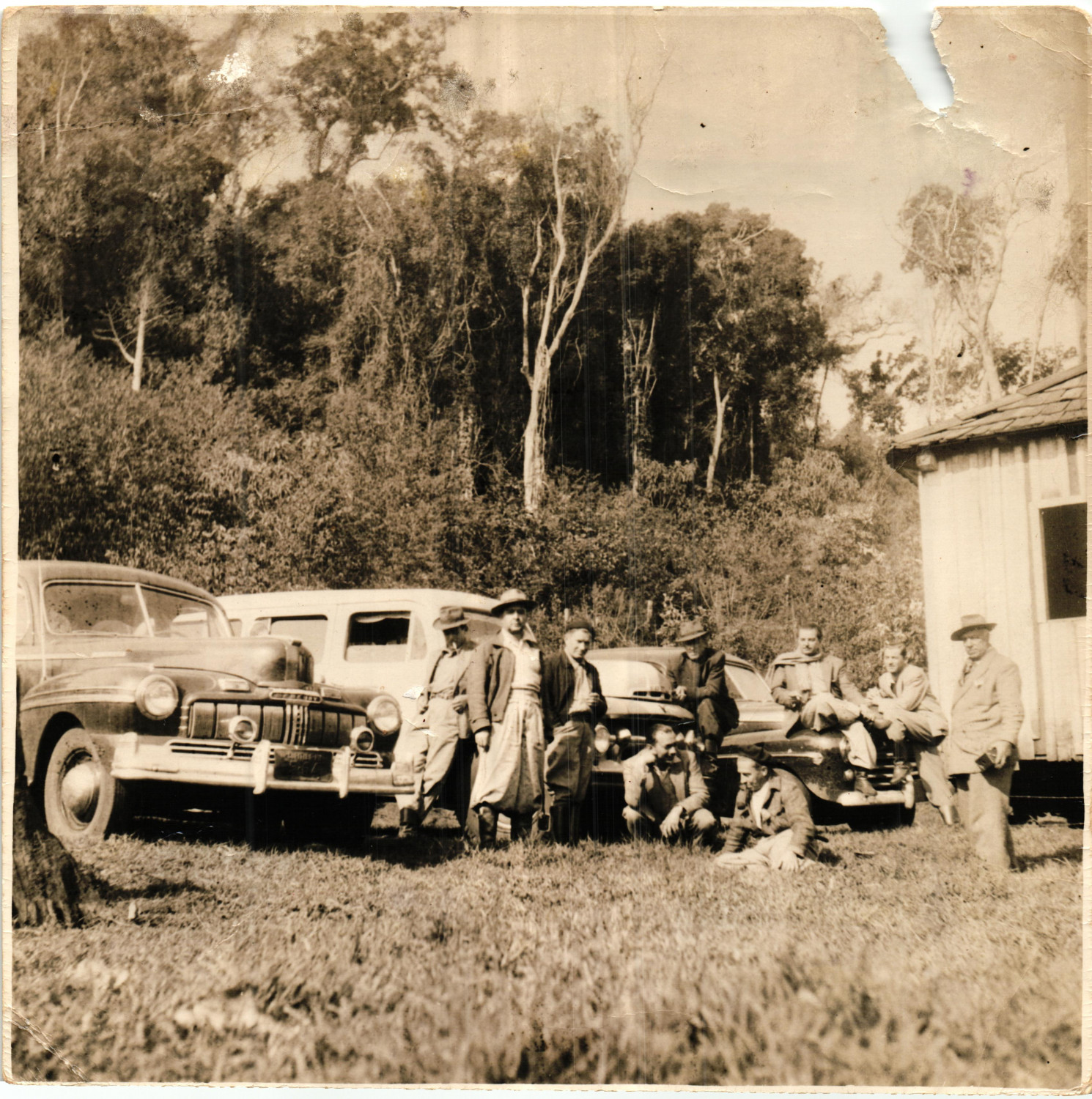 Primeiros carros que entraram em Tunas-Sr Armindo Frantz,medidor de terras