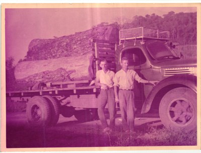 1ºCaminhão de Willi Eidt "Internacional".Madeira de Lei Extraída e Industrializada -1965.Ivo Follmann e Willi Eidt