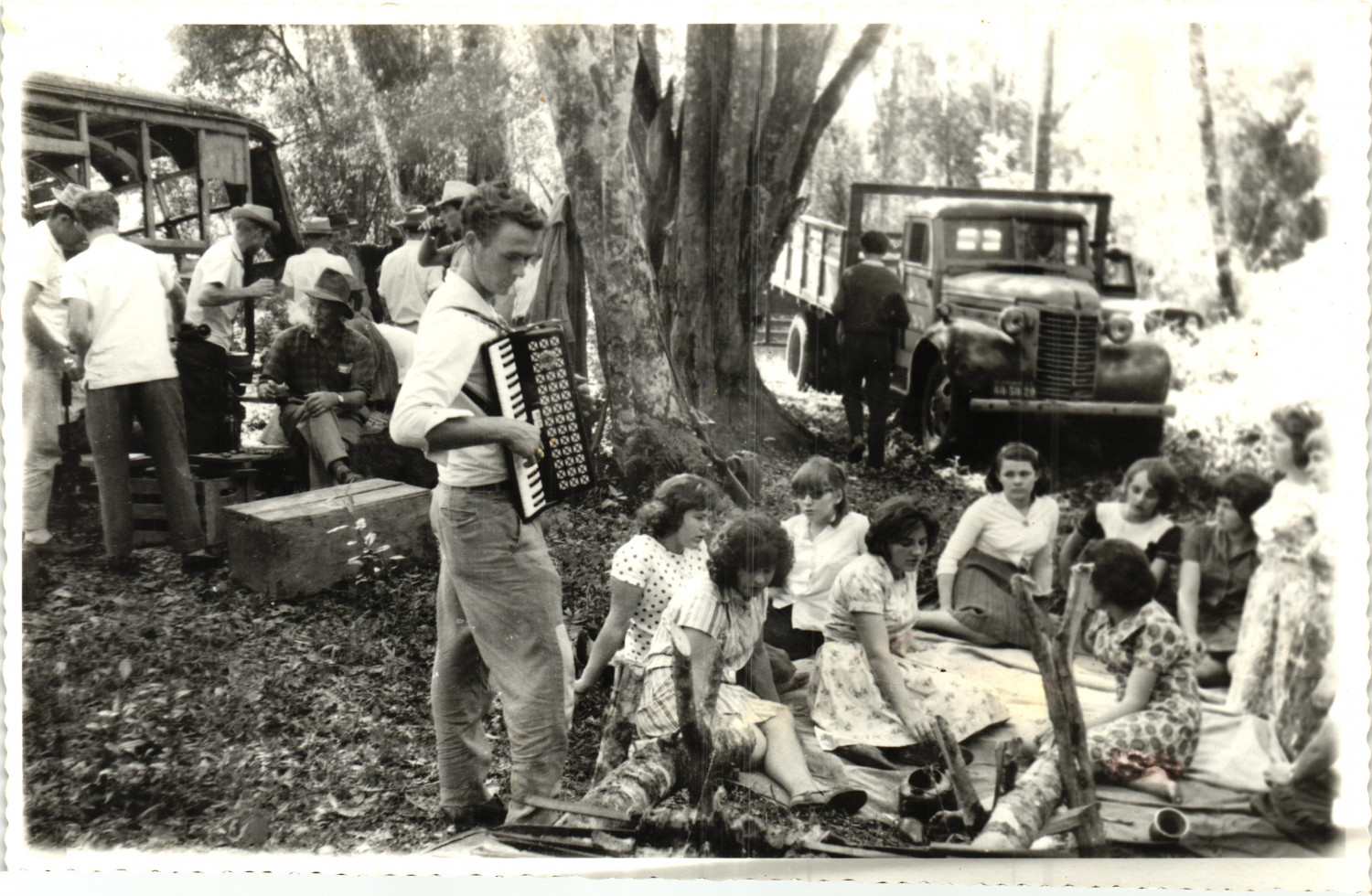 Fundação do Coral Santa Cecília - em 20 de agosto de 1952.Foto:passeio que o coral fez no ano de 1965.