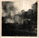 Lúcio Schneider e ajudante,abril de 1953.Hoje neste local fica a praça municipal.